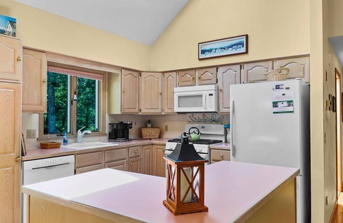 Harwich Center House | Central Location Bike Path AC Wifi Welcome to Aoibhneas