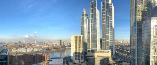 Nine Elms Apartment | Central London New 2 bedroom flat Riverview Balcony
