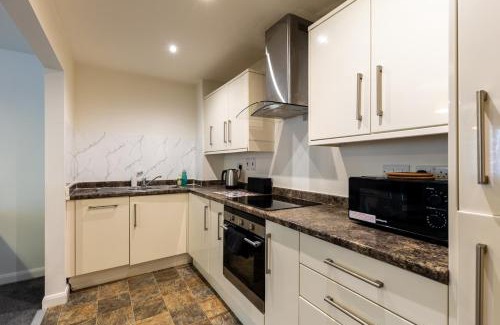 Luton Apartment | Central Luton Ground Floor Flat Sleeps 4