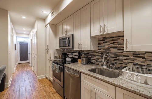 Stanton Park Apartment | Central LUX Apartment in DC 2BR
