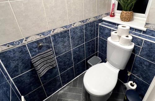 Maidstone Apartment | Central Maidstone House Near Town & Station - Free Parking