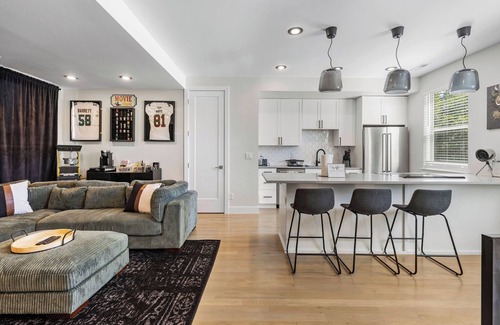 University Hills House | Central Modern Denver Townhome w Private Rooftop Near DU