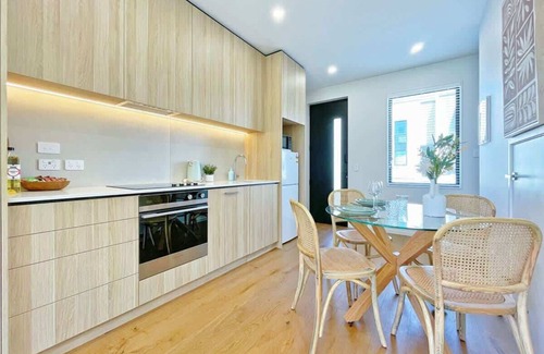 Grey Lynn Condo | Central Oasis Aircon 2BR vs Backyard near Ponsonby