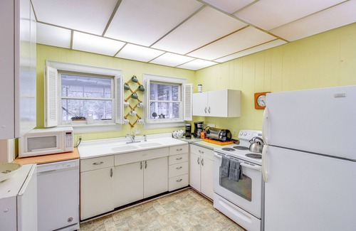 Saint Andrews House | Central & Ornate Sewanee Home w/Screened-In Porch