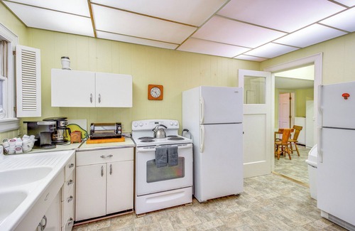 Saint Andrews House | Central & Ornate Sewanee Home w/Screened-In Porch