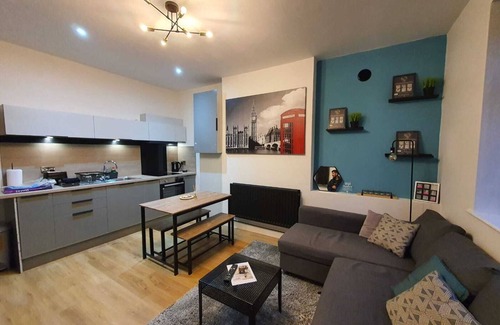 Peterborough Apartment | Central PE1 Modern Appt WiFi TV Kitchen Comfort