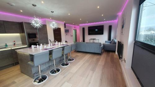 Cheltenham Apartment | Central Penthouse with Hot Tub & Views 24 Cheltenham