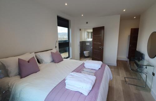 Cheltenham Apartment | Central Penthouse with Hot Tub & Views 24 Cheltenham