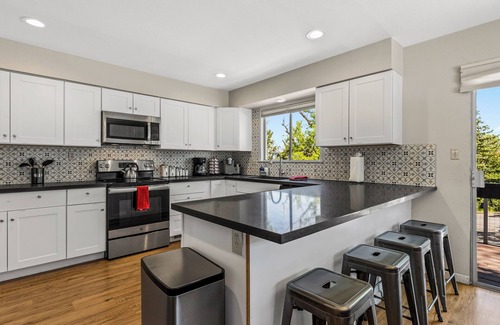 Flagstaff House | Central pet-friendly, upper-level duplex with views, near shopping and more!