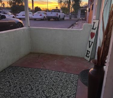 Downtown Phoenix House | Central Phoenix Value Stay Yellow Room