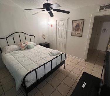 Downtown Phoenix House | Central Phoenix Value Stay Blue Room
