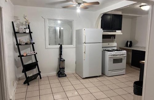 Downtown Phoenix House | Central Phoenix Value Stay Blue Room