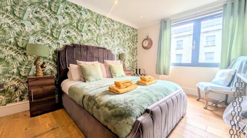Bristol City Centre Apartment | Central Riverside Apartment