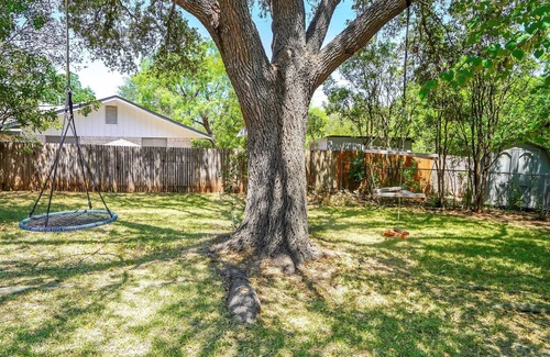 Leon Valley House | Central SA Stay at its Finest, Room for 12