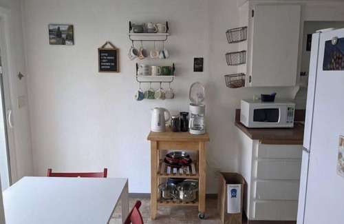 Four Corners Apartment | Central Salem* Hazelnut Home *2bd/1bt !Private!