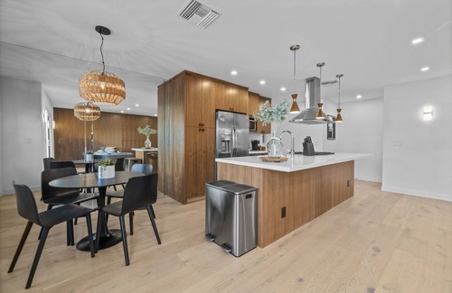 Wilshire Montana Apartment | Central Santa Monica Modern Oasis Apartment w/high end finishes
