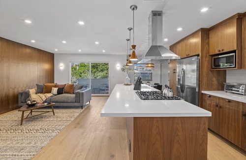 Wilshire Montana Apartment | Central Santa Monica Modern Oasis Apartment w/high end finishes