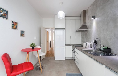 Cacilhas Apartment | Central & Spacious 2BR in Almada Easy access to Lisbon