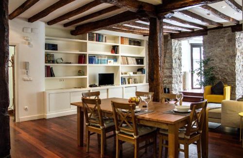 San Sebastian Centro Apartment | Central, Spacious and Authentic Family Apartment