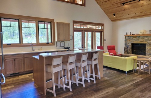 Mazama House | Central Station-Brand New House Home! Short Walk to Ski Trail & Mazama Store!