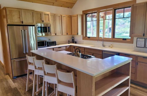 Mazama House | Central Station-Brand New House Home! Short Walk to Ski Trail & Mazama Store!