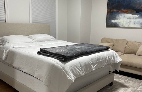 Everett Apartment | Central studio apartment in Everett