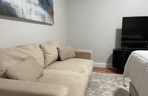 Everett Apartment | Central studio apartment in Everett