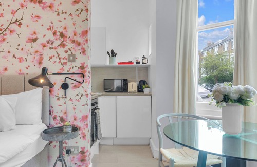 Addison Apartment | Central Studio in Lena Gardens Hammersmith by MySquare