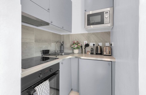 Addison Apartment | Central Studio in Lena Gardens Hammersmith by MySquare