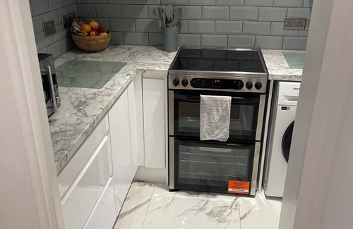 Greenwich West Apartment | Central & Stylish 1BD Flat - 8mins to Greenwich!