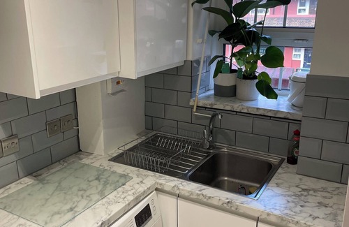 Greenwich West Apartment | Central & Stylish 1BD Flat - 8mins to Greenwich!