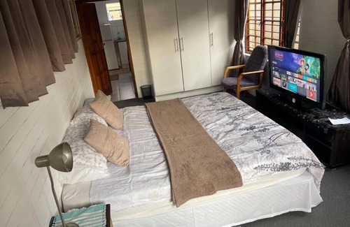 Greater Johannesburg Metropolitan Area Apartment | Central suburban suite in the heart of Joburg