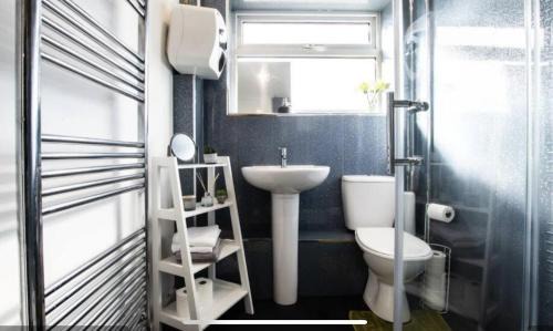 Swindon Apartment | Central Swindon Comfort - 2 bed apart, high speed wifi, parking
