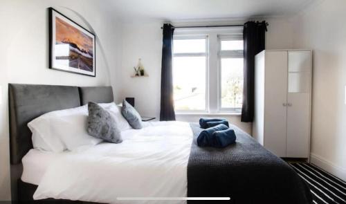 Swindon Apartment | Central Swindon Comfort - 2 bed apart, high speed wifi, parking