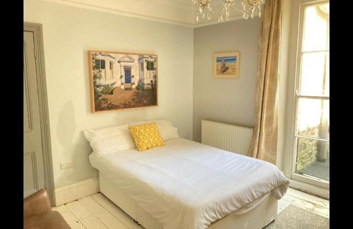 Truro House | Central Truro! Large Double Room In Victorian Property