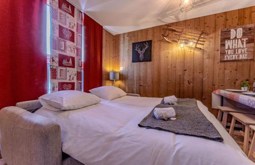 Val-Thorens Apartment | Central Val Thorens - Cozy 1BR Apartment Right on Slopes