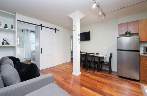Gastown Apartment | Central Vancouver Loft Stylish Stay Near Everything