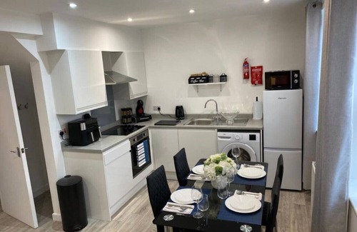 Watford Apartment | Central Watford 2BR Apartment | Space, Comfort & Great Location | Sleeps 4