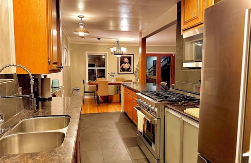 Mar Vista House | Central West LA ~ Beach Bungalow Family House & Private Yard ~ 4-Bed 3-BR 2-BA