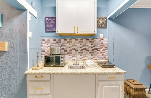 North Little Rock Apartment | Centrally Located North Little Rock Studio w/Yard