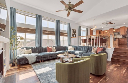 Castle Rock House | Centrally Located 5BD - Games, BBQ & Firepit Patio