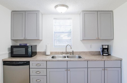 Northeast Pensacola House | Centrally Located Bright & Comfortable 3bed/2bath Pensacola Home.