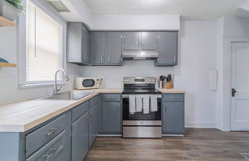 Columbus House | Centrally Located Cozy Townhome