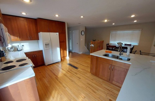 Castlewood House | Centrally located-Dog Friendly-Fenced Yard