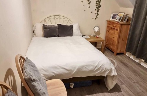 Leeds House | Centrally located Double Bedroom in Leeds