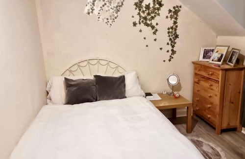 Leeds House | Centrally located Double Bedroom in Leeds