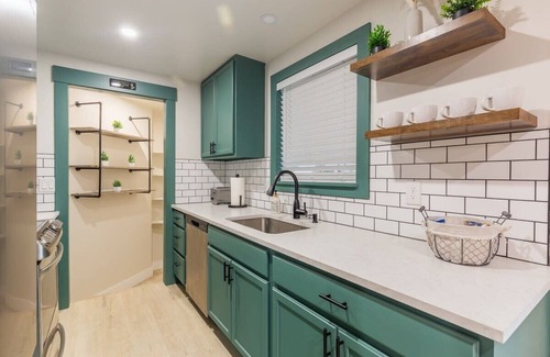 Meridian House | Centrally Located Family Home, Backyard w Firepit!