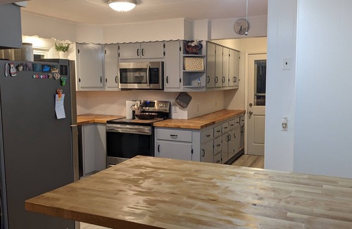 Pittsfield House | Centrally located in the Berkshires - Cozy Bungalow in SE Pittsfield!