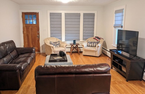 Pittsfield House | Centrally located in the Berkshires - Cozy Bungalow in SE Pittsfield!