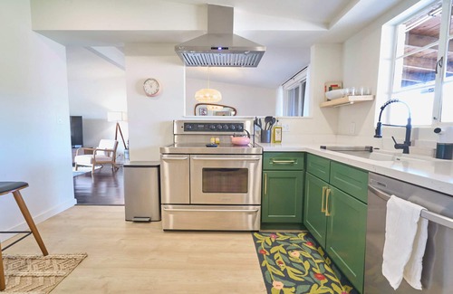 Colonia Del Valle House | Centrally Located Mid-Century - 3 Bd/2Ba Quiet Pet-Friendly Hot Tub